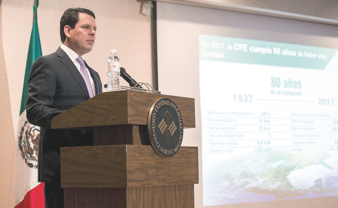Jaime Hernández, director de la Comisión Federal de Electricidad, impartió una cátedra en la Universidad Anáhuac (CORTESÍA)