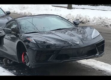 El primer robo de llantas del Corvette C8 en el mundo