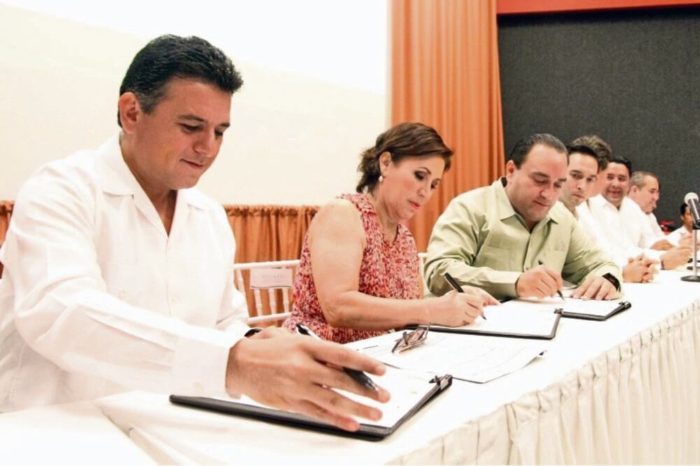 La titular de la Sedatu, Rosario Robles (segunda de izq. a der.), destacó el modelo de ciudades sustentables impulsado por el gobierno de la República. TOMADA DE TWITTER @ROSARIO_ROBLES_