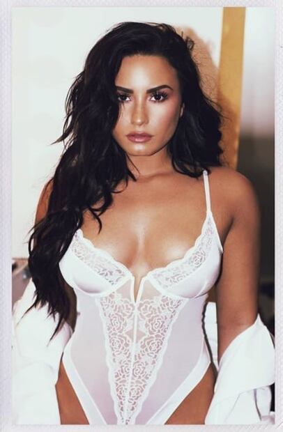 Demi Lovato prende Instagram con foto en lencería