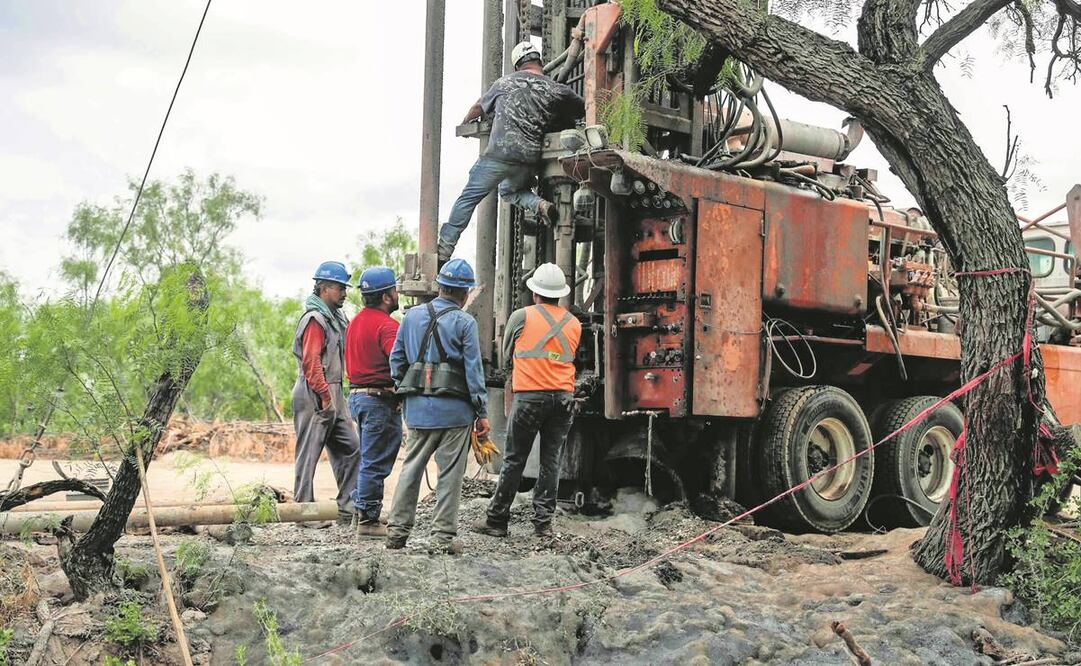 Durante el fin de semana, ninguna autoridad proporcionó información sobre los trabajos de rescate. Pre- vén que hoy la titular de Protección Civil, Laura Velázquez, dé a conocer la situación en los pozos. Foto: Diego Simón EL UNIVERSAL