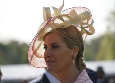 Mujer muere tras ser atropellada por escoltas policiales de la realeza británica