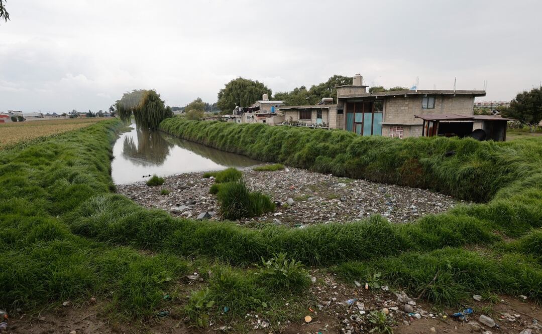 De acuerdo con la Coordinación de Protección Civil “lo que provoca el desbordamiento tiene que ver con la acumulación de basura. Foto: Jorge Alvarado / EL UNIVERSAL