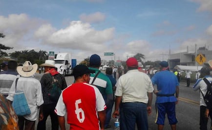 CNTE bloquea puentes internacionales en Chiapas