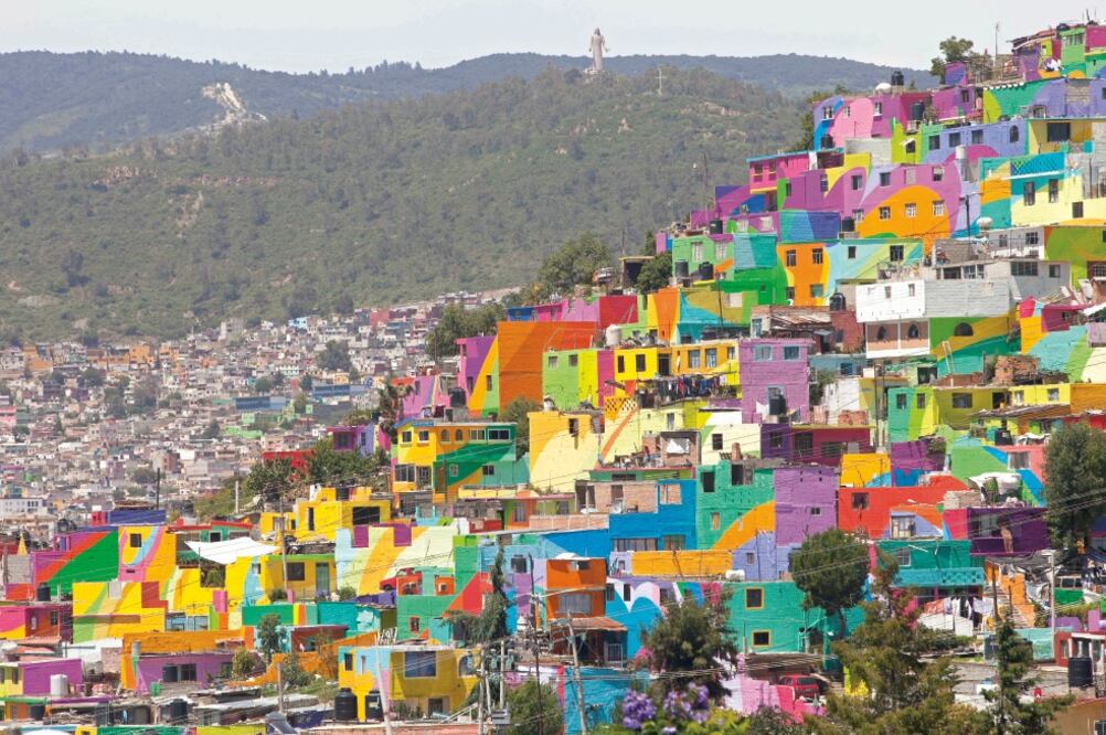 El cerro Cubitos, localizado en el barrio alto, está en una de las colonias más peligrosas de Pachuca, para revertir esta condición fue incluida en el programa de Macromurales. (SOFÍA JARAMILLO. EL UNIVERSAL)