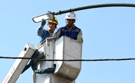 Limpia Cuauhtémoc llega a la colonia Asturias; realizan bacheo, desazolve y pintado de juegos infantiles