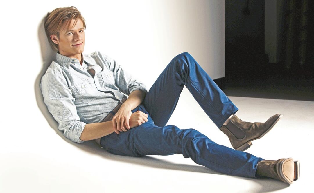 "Tengo que ser encantador, gracioso. Realmente no soy esas cosas en la vida, así que tuvieron que escribirlo". Lucas Till, actor. (UNIVERSAL CHANNEL)