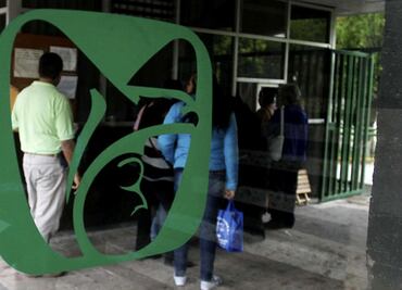 Hombre pide aclarar deceso de su esposa e hijo en IMSS de Chiapas