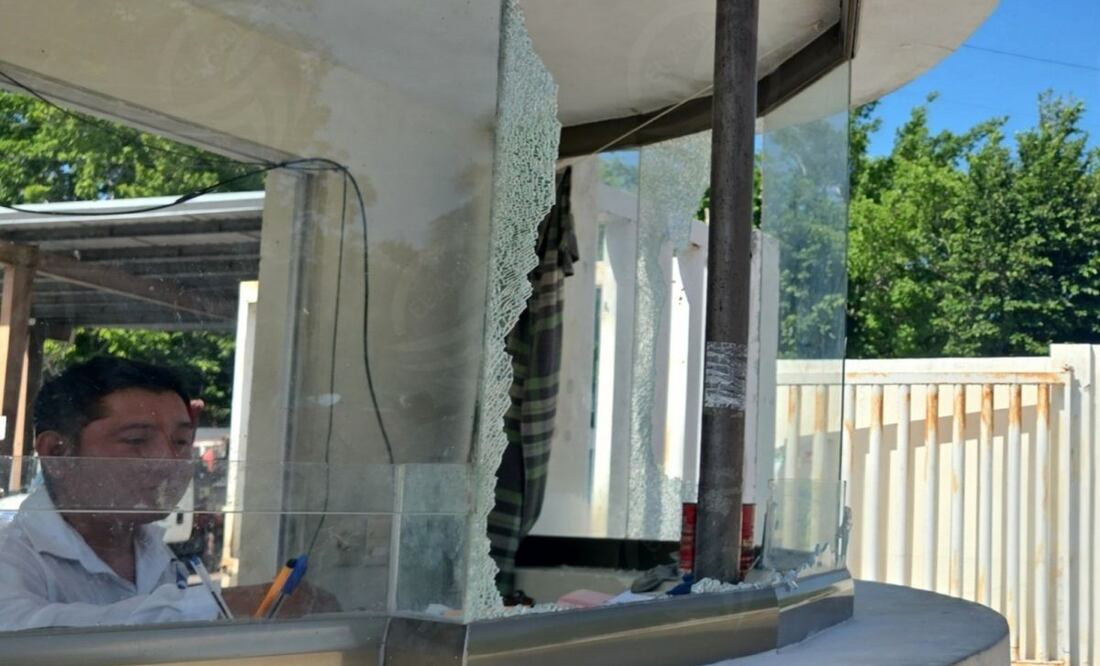 Apedrean oficinas de la CFE en Hunucmá, Yucatán (25/08/2025). Foto: Especial