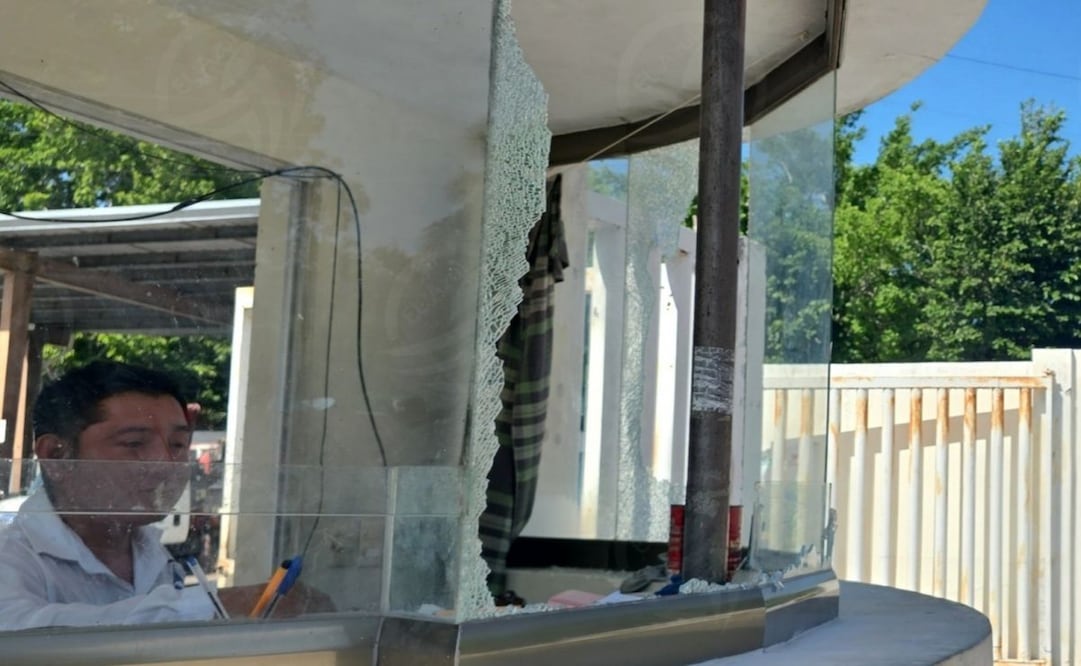 Apedrean oficinas de la CFE en Hunucmá, Yucatán (25/08/2025). Foto: Especial