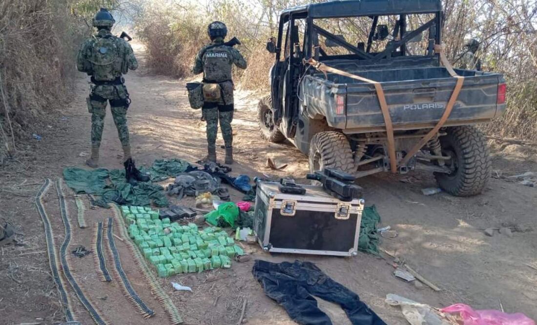 Personal de la marina informó sobre el aseguramiento de armas, drogas y la desactivación de 212 artefactos explosivos durante sus recorridos en Sinaloa (05/04/2025). Foto: Especial