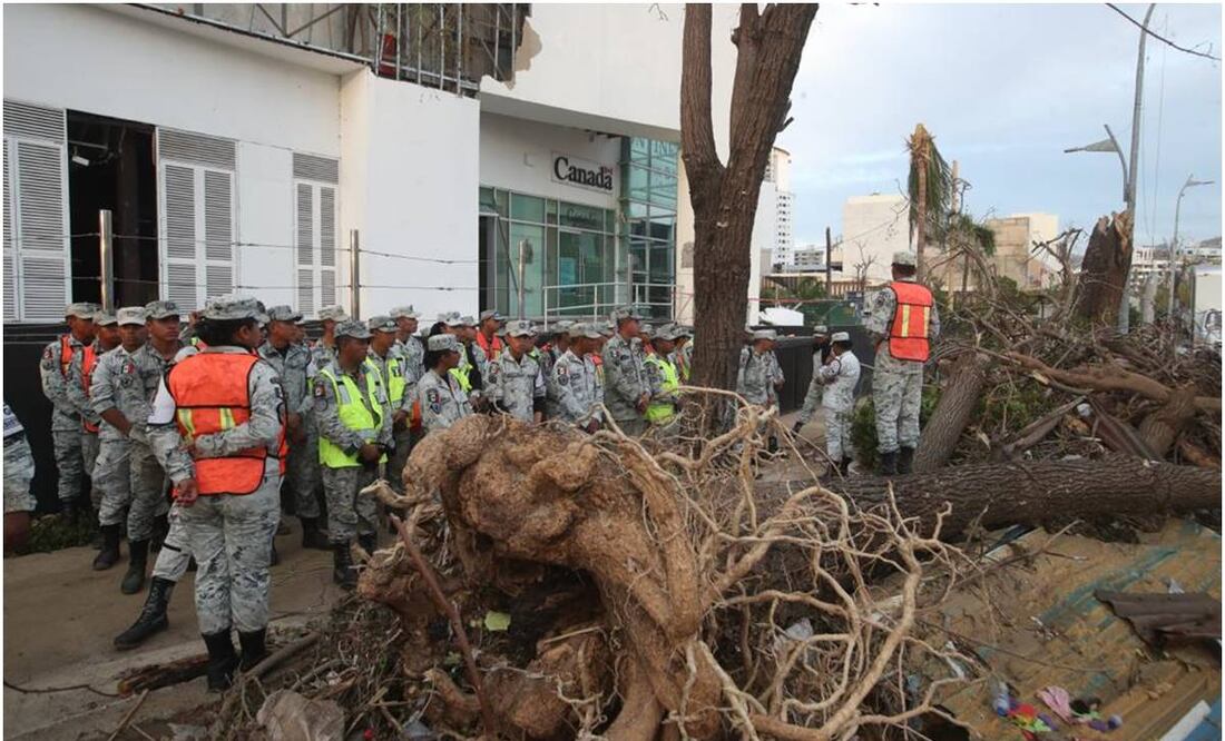 El general Sandoval detalló que también se ha tomado el control del tránsito en donde se requiere para que puedan circular los vehículos. Foto: Valente Rosas/ EL UNIVERSAL