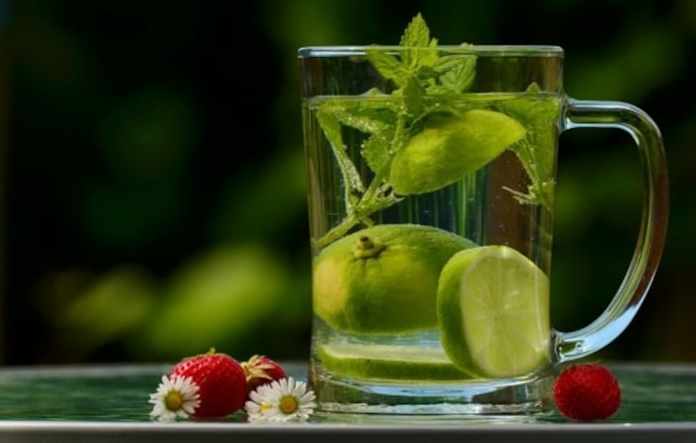 5 infusiones para dejar de retener líquidos