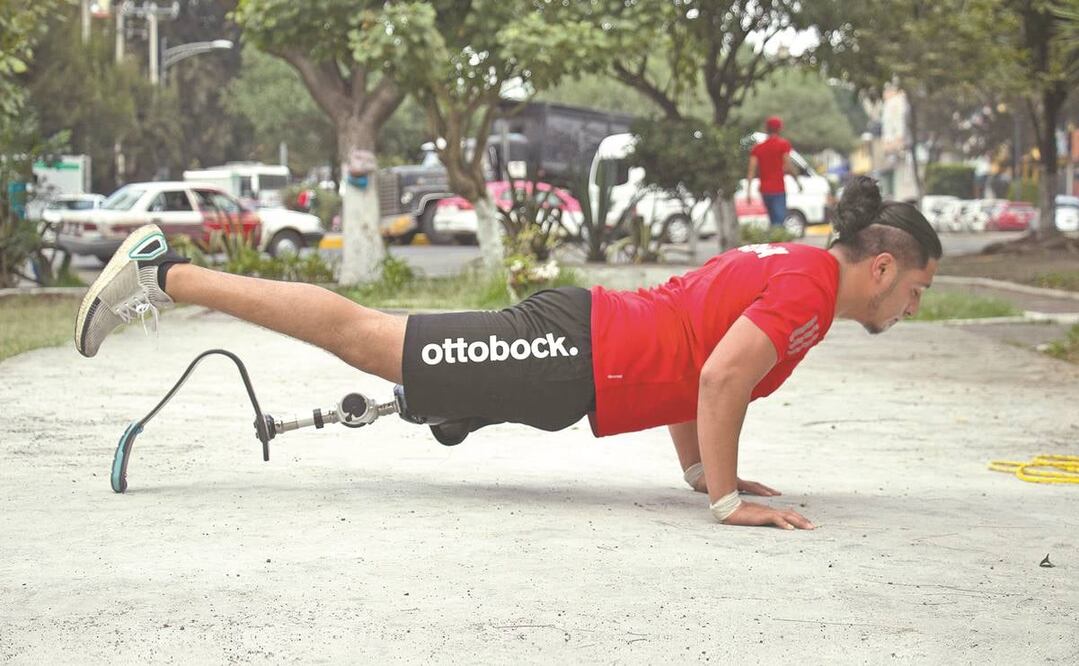 Gustavo se apasionó por el atletismo, luego de que una empresa que elabora prótesis lo invitó a probar una para correr. Fotos: CORTESÍA MARTÍN GOROSTIOLA