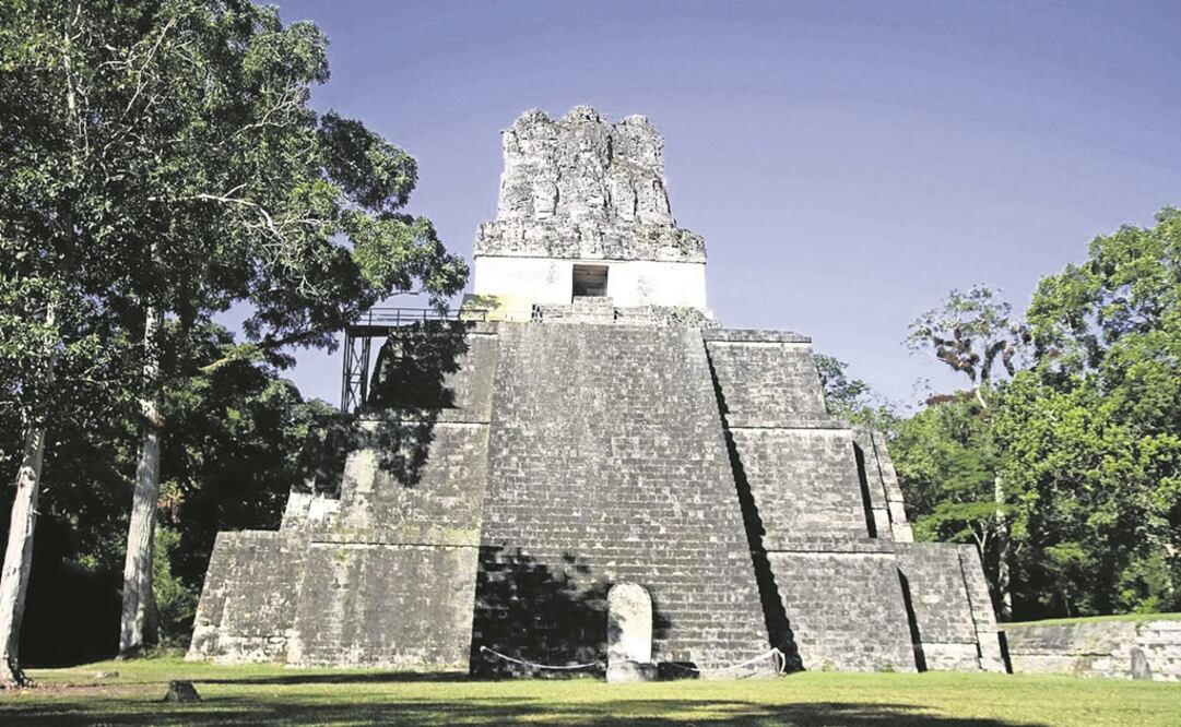 Templo de las Máscaras en el sitio arqueológico Tikal. Foto: EFE/SAÚL MARTÍNEZ