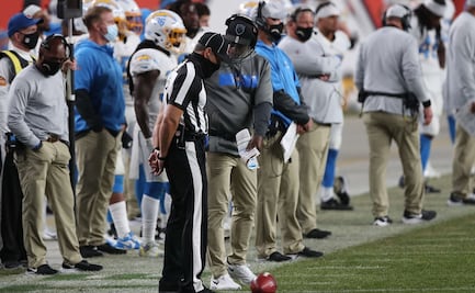 La NFL quiere que jugadores usen cubrebocas en las bancas 