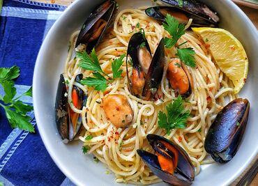 Pasta con mejillones y limón amarillo para sorprender a mamá
