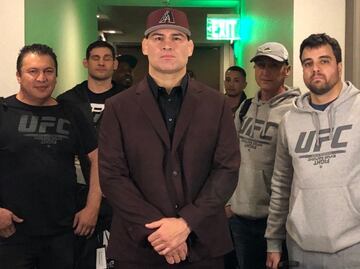 Caín Velásquez demostró cómo ser un buen perdedor