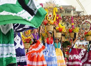 Al grito de “¡Viva Oaxaca!”, arrancan las fiestas de la Guelaguetza frente a más de 12 mil asistentes