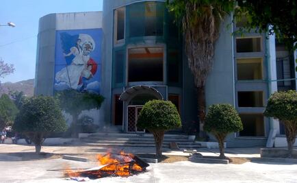 Profesores de Guerrero reprochan control al SNTE en negociaciones con la SEP