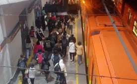 Línea 9 del Metro CDMX con estaciones saturadas y retrasos ¿Qué está pasando?