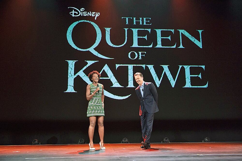 Lupita prestó su voz al personaje de la loba Raksha, en El libro de la selva (Especial)