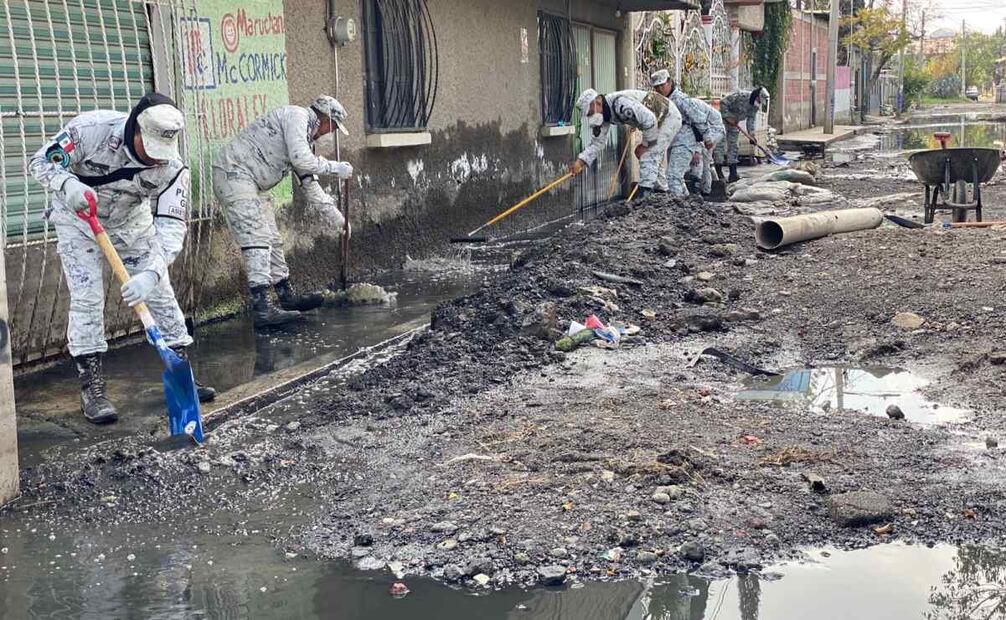En las colonias Jacalones 1 y 2 ya fue desalojado el líquido pluvial y residual que anegó esas dos comunidades y también se efectúan labores de limpieza y desinfección. Foto: Emilio Fernández/EL UNIVERSAL