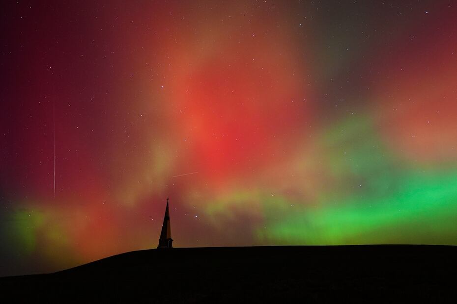 Una aurora boreal vista desde Valley Falls, en Kansas. FOTO: CHARLIE RIEDEL. AP