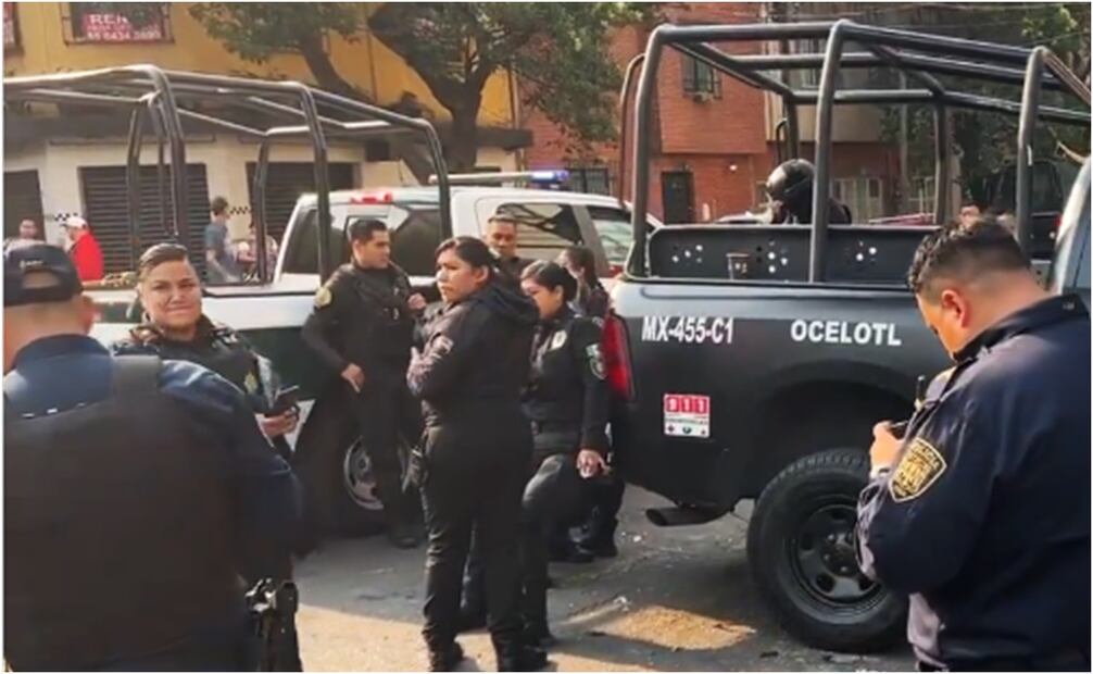 Accidente entre patrulla y auto particular en la Roma Sur. Foto: Especial