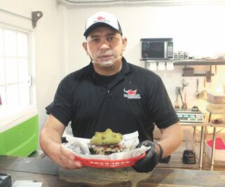 Bajas ventas lo llevan a crear la "coronaburguer"
