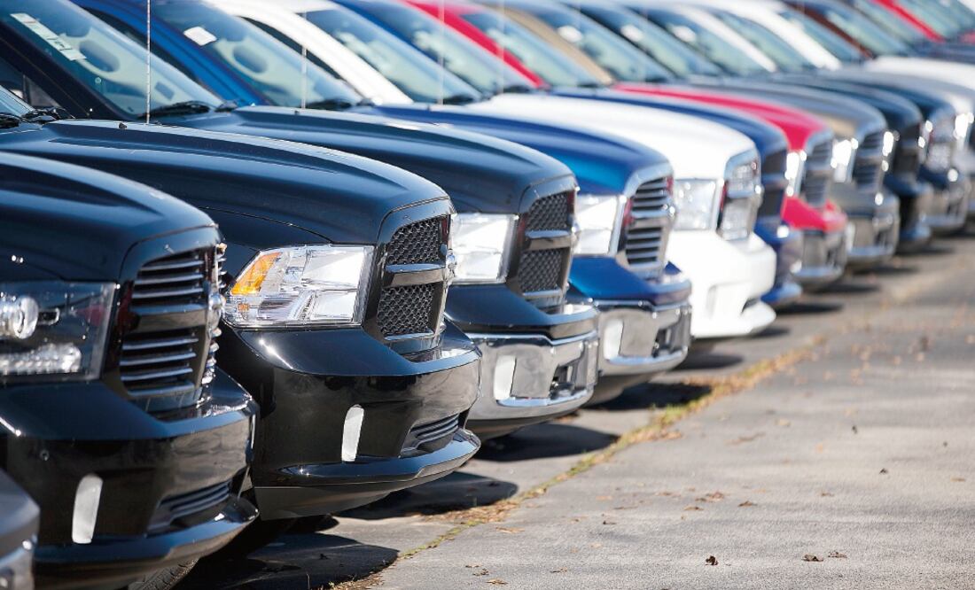 Los negocios pueden recibir multas de hasta un millón de pesos por la colocación de mantas o carteles (ARCHIVO EL UNIVERSAL)