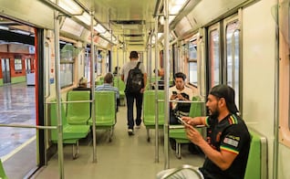 Trenes de L3 del Metro tardan hasta 20 minutos en pasar, se quejan usuarios 