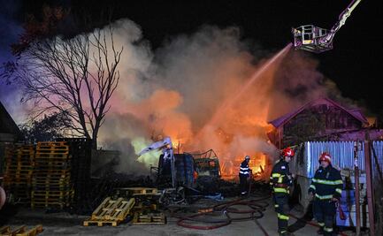 Suman dos muertos y 56 heridos por explosiones en una planta de gas en Rumania