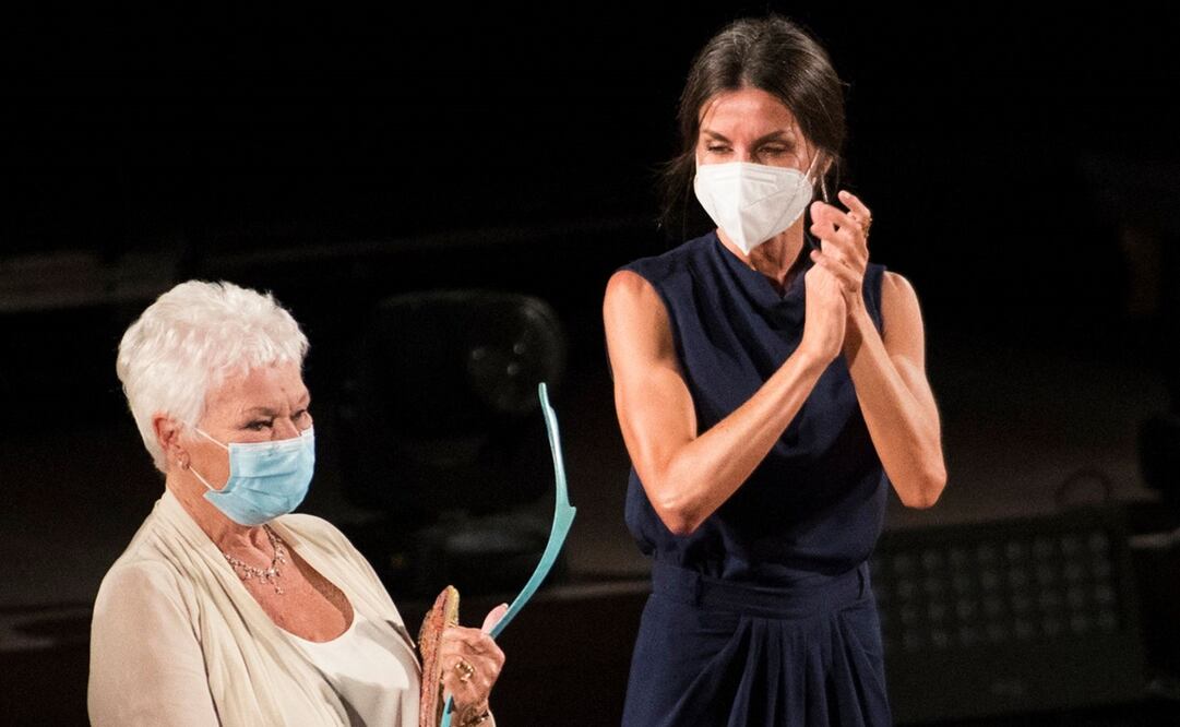 La reina Letizia y Judi Dench. Foto: AFP