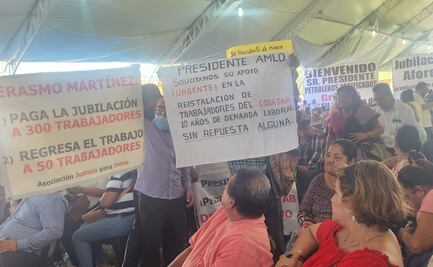 Jubilados y despedidos de Bachilleres ya esperan a AMLO con pancartas en Tabasco