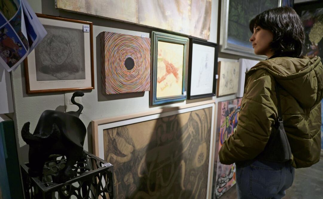 La subasta ofreció 186 lotes con gran variedad de estilos y formatos para todos los presupuestos. Foto: Carlos Majía | El Universal