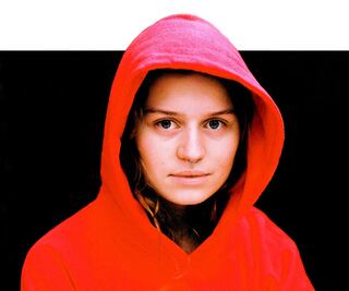 "Girl in Red" pasó del baño a la BBC Sound