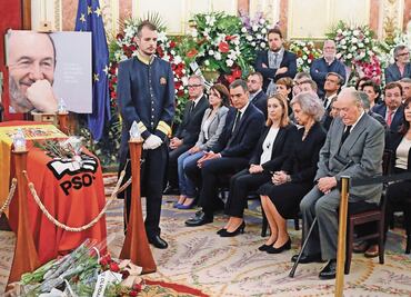 Miles de españoles despiden al exvicepresidente Rubalcaba