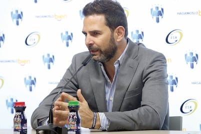 Jonathan González es guiado por veteranos en Rayados