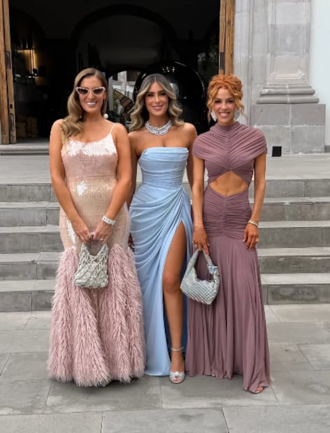 Angie Taddei, Melissa López y Regina Murguia en la boda religiosa de su excompañera de JNS, Karla Díaz.
Foto: Instagram