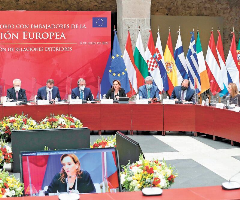 Embajadores de la Unión Europea participaron en un Conversatorio con senadores en la antigua sede de la Cámara Alta. Foto: ESPECIAL