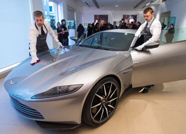 Subastan en 3.4 mdd Aston Martin de James Bond