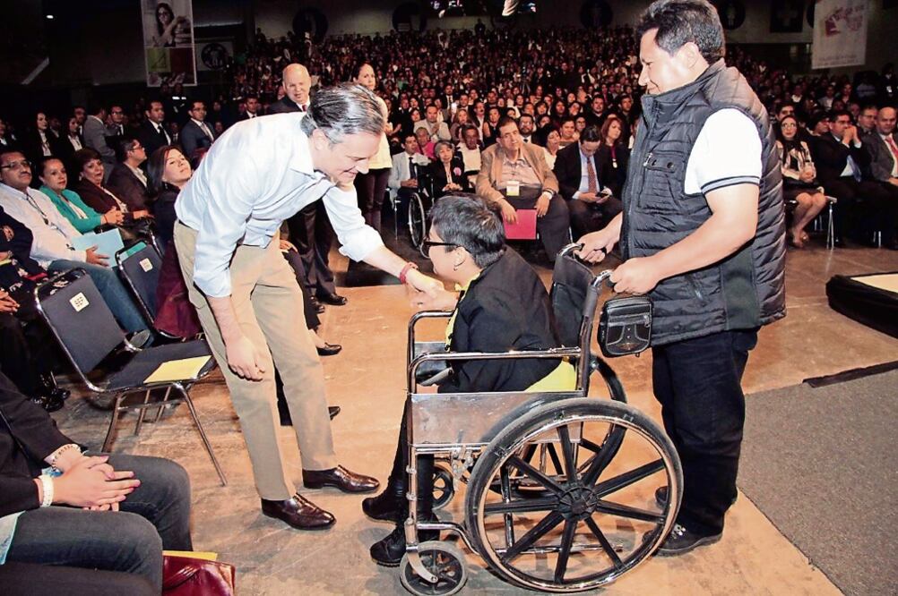 Aurelio Nuño Mayer, titular de Educación, encabezó la ceremonia de graduació n de la primera generación de Prepa en línea SEP, en la Ciudad de México (SEP)