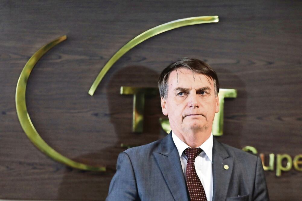 Jair Bolsonaro, ganador de las presidenciales de Brasil, durante su visita al Tribunal Superior del Trabajo el pasado martes, en Brasilia (SERGIO LIMA. AFP)
