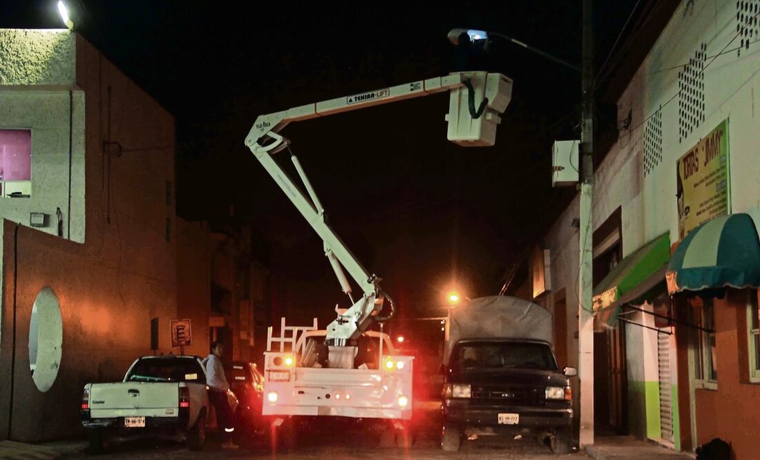Todos los reportes de apagones se envían a la CFE. Foto: Especial