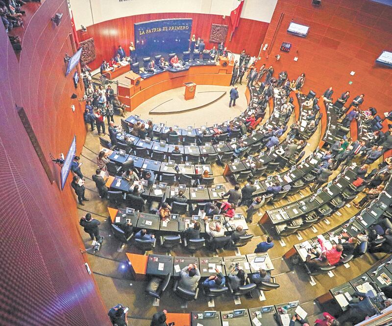 El Senado determinó que en las áreas en las que sea posible y conveniente, se establezca la asistencia del personal cada tercer día. Foto: ARCHIVO EL UNIVERSAL