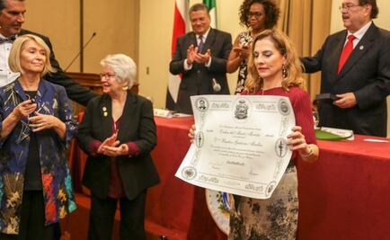 Beatriz Gutiérrez Müeller recibe Orden al Mérito Morista en Costa Rica
