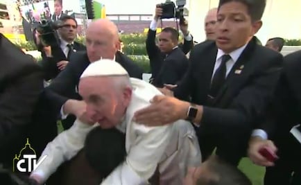 Lo aclaman, le gritan y lo jalonean