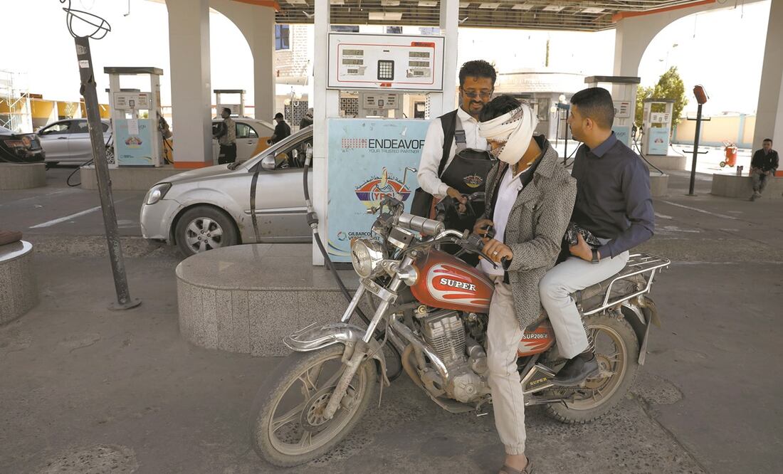 Por la depreciación monetaria, en 60% de mercados emergentes que importan crudo, aumentaron los precios locales del petróleo.