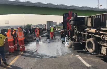 Circuito Exterior Mexiquense: tráiler impacta varios autos; se reporta tráfico intenso en la zona